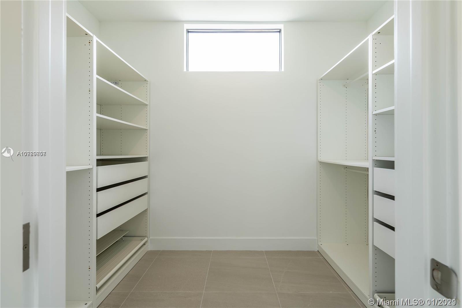 See details / 4392 sq. ft. $ 2021-01-27 0 Photo