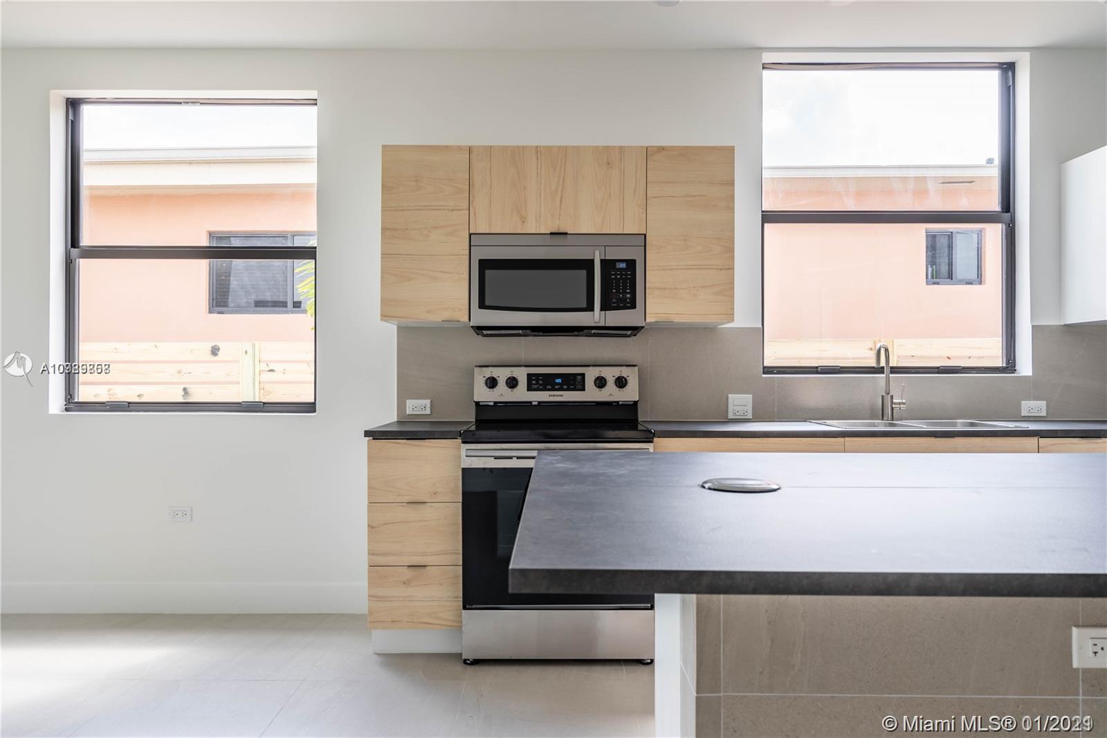See details / 4392 sq. ft. $ 2021-01-27 0 Photo