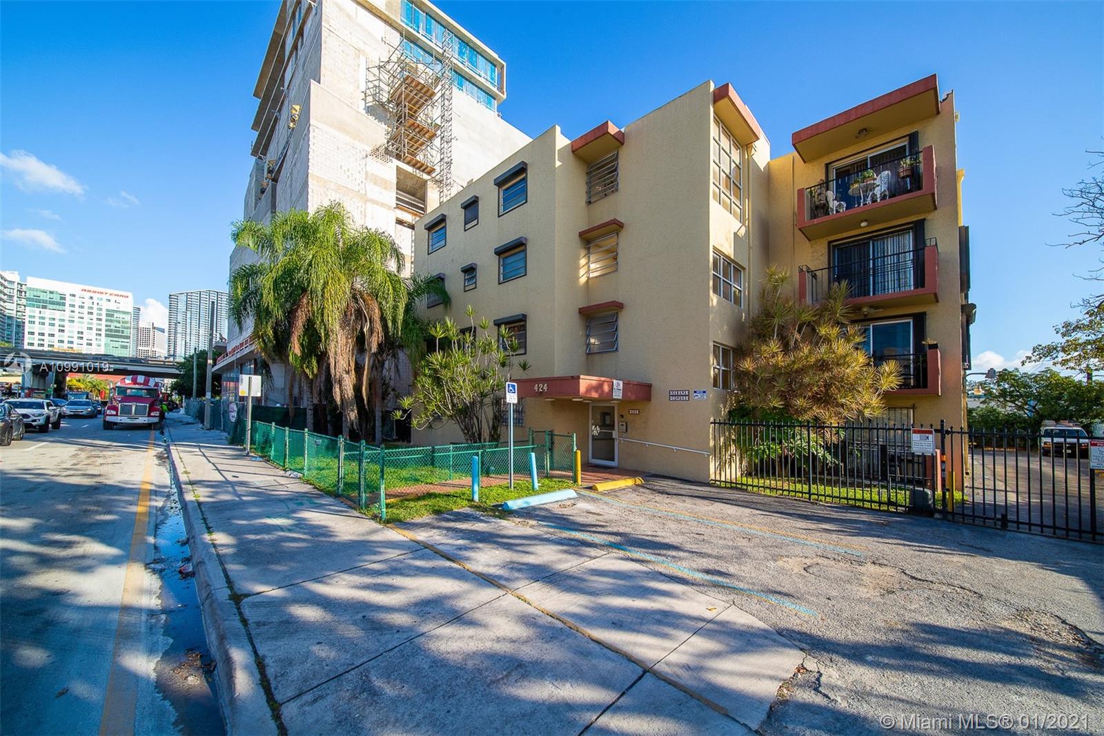 See details / 800 sq. ft. $ 2021-02-09 0 Photo