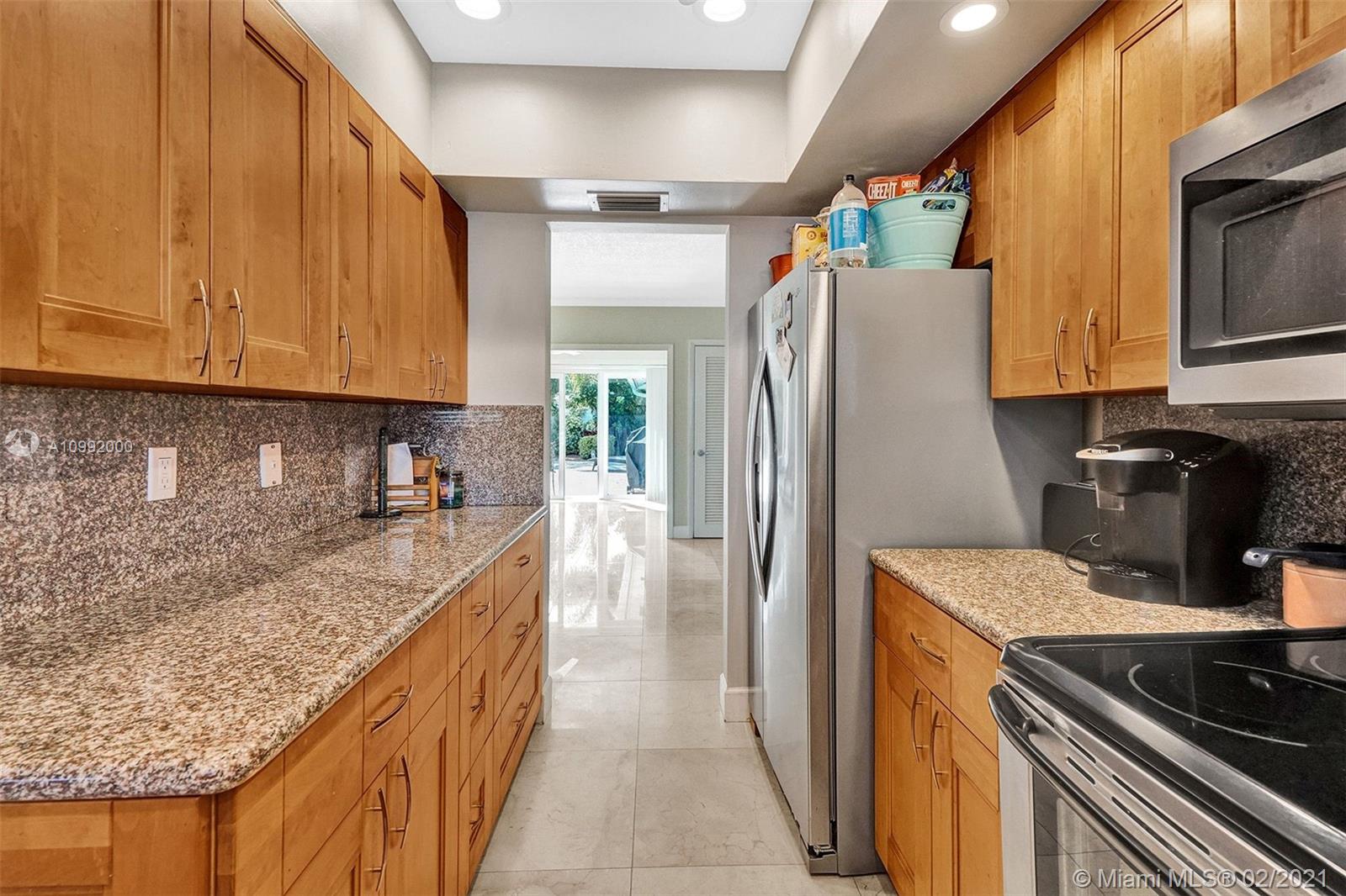 See details / 3275 sq. ft. $ 2021-02-01 0 Photo