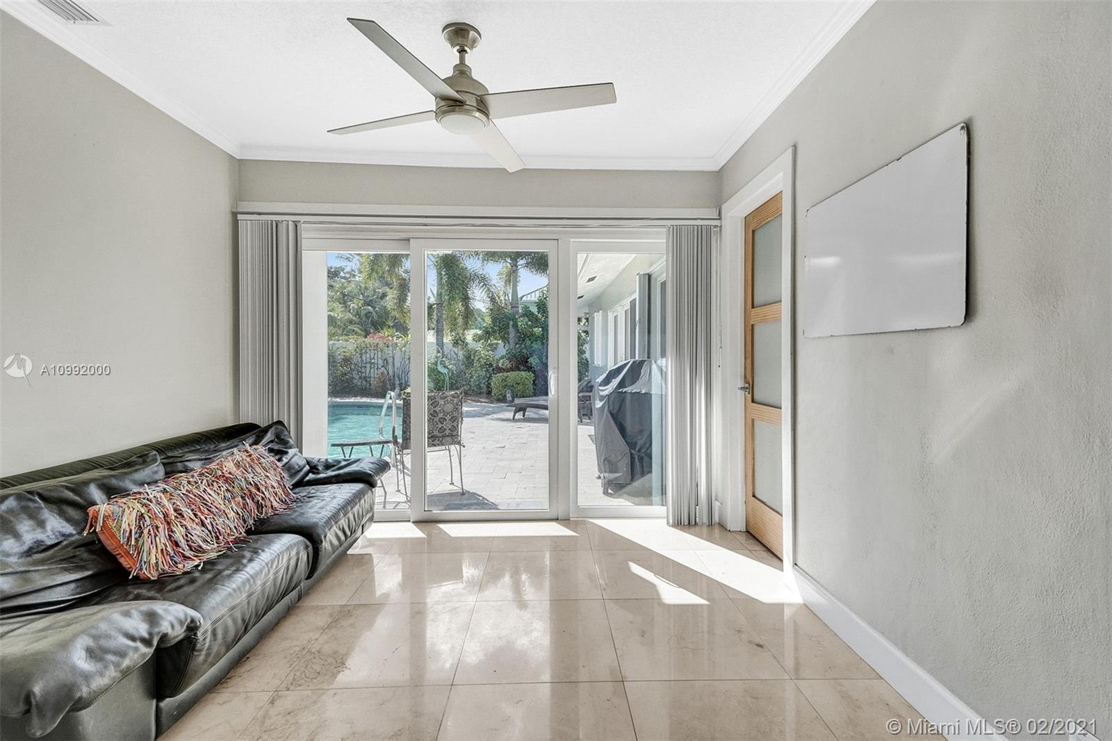 See details / 3275 sq. ft. $ 2021-02-01 0 Photo