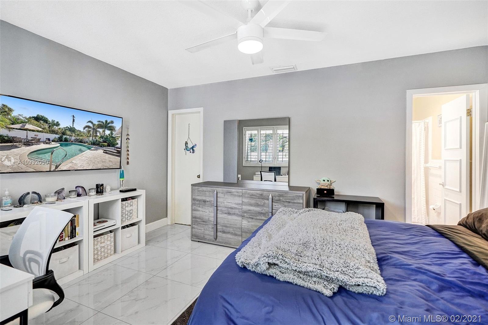 See details / 3275 sq. ft. $ 2021-02-01 0 Photo
