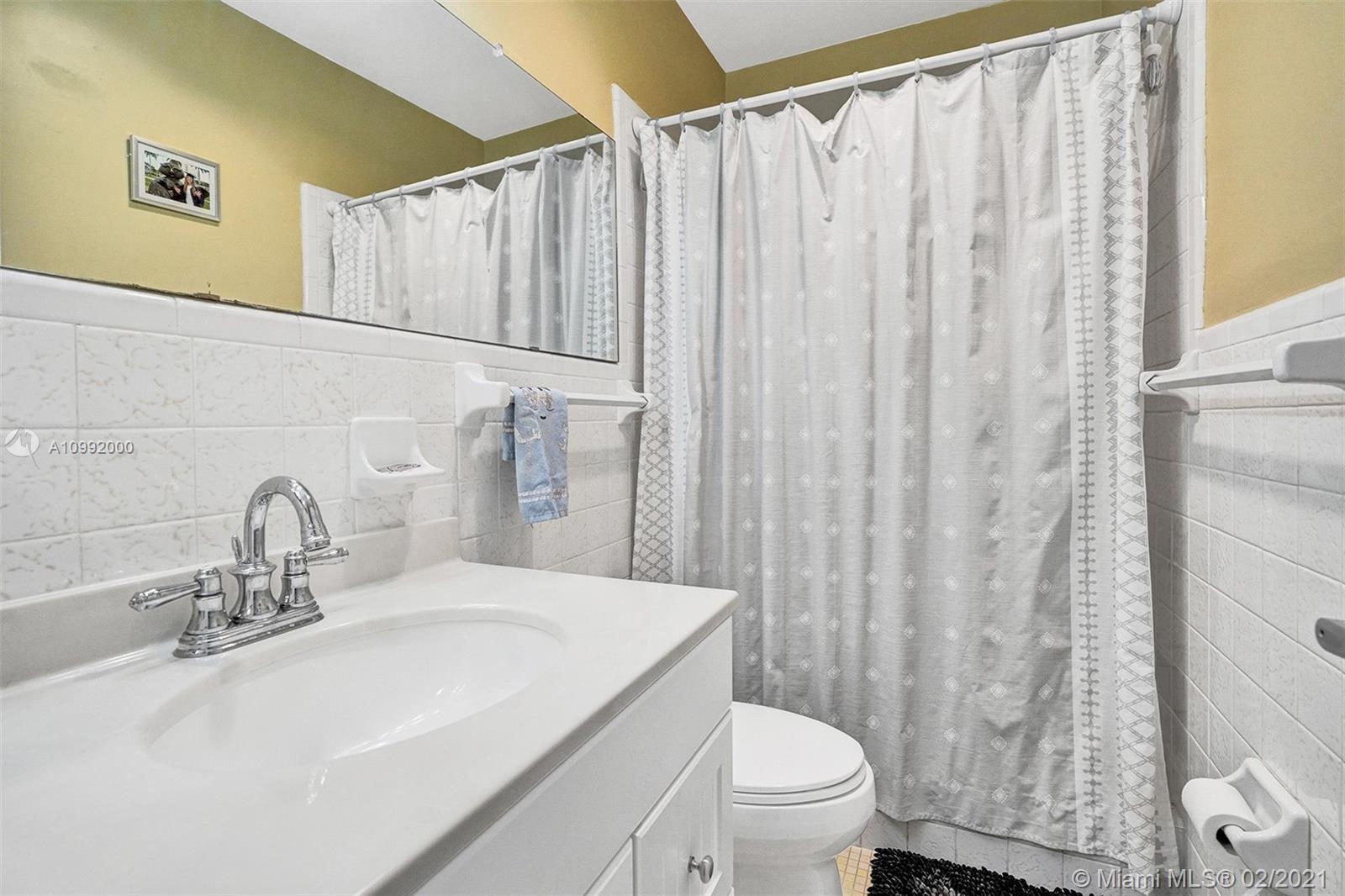See details / 3275 sq. ft. $ 2021-02-01 0 Photo