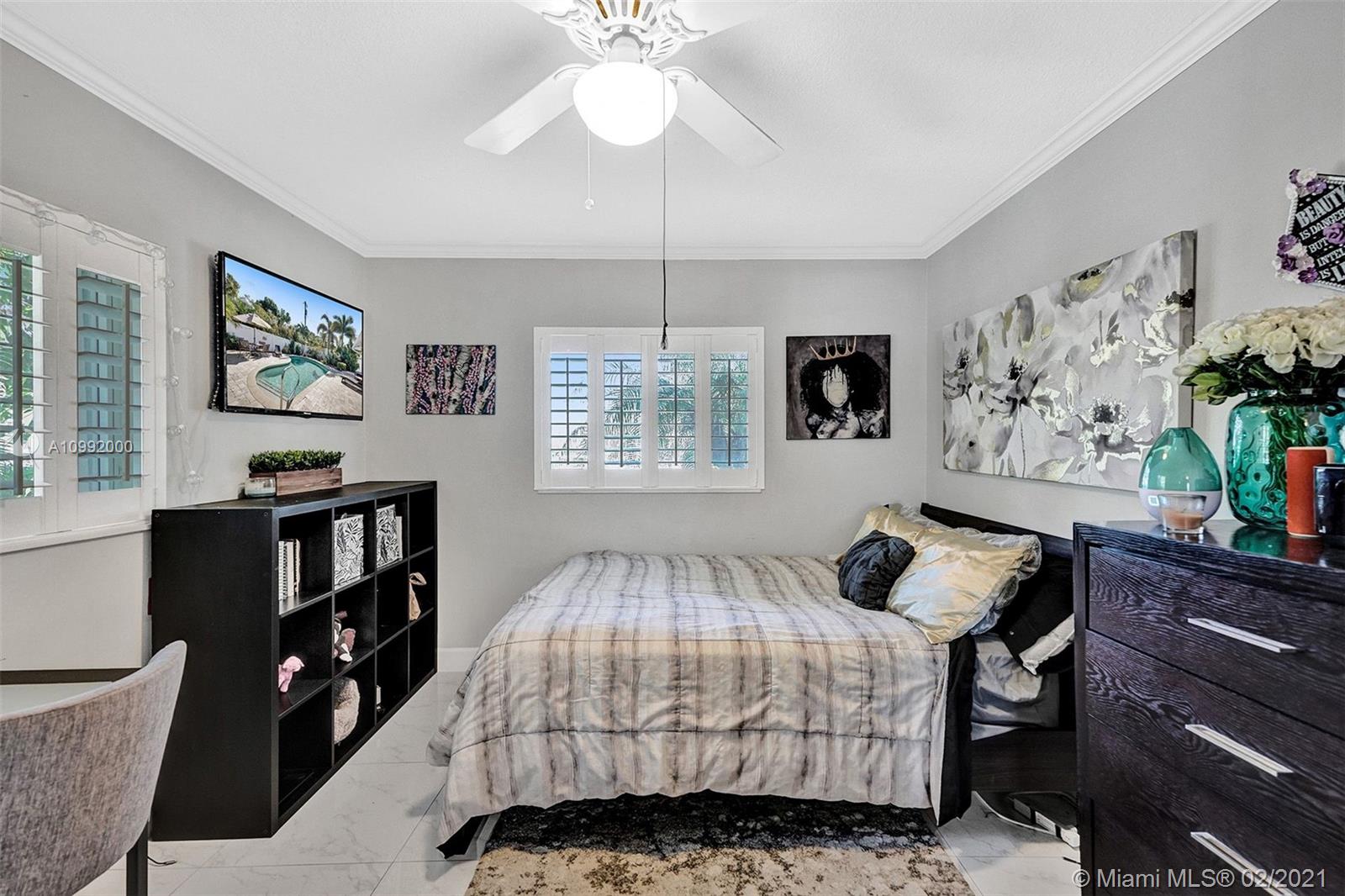 See details / 3275 sq. ft. $ 2021-02-01 0 Photo