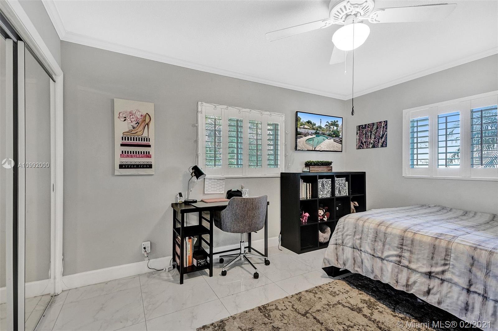See details / 3275 sq. ft. $ 2021-02-01 0 Photo