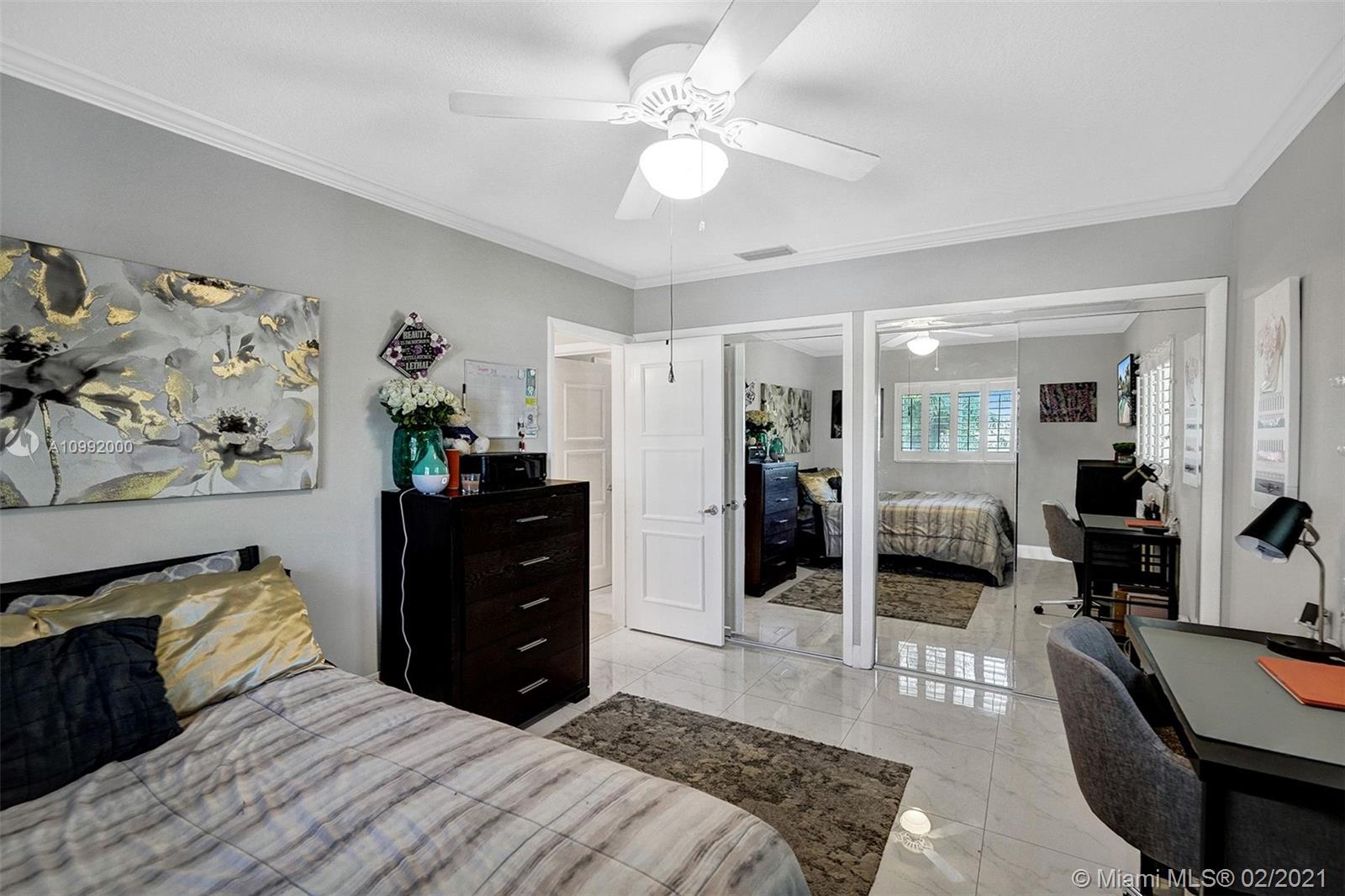 See details / 3275 sq. ft. $ 2021-02-01 0 Photo