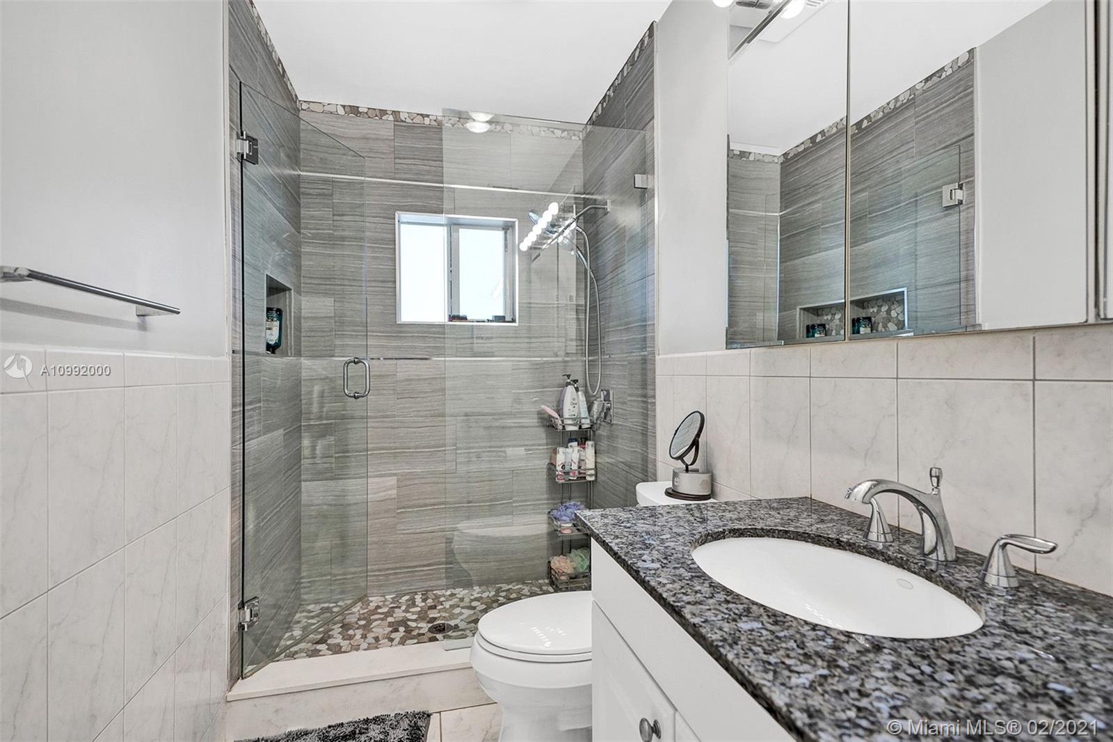 See details / 3275 sq. ft. $ 2021-02-01 0 Photo