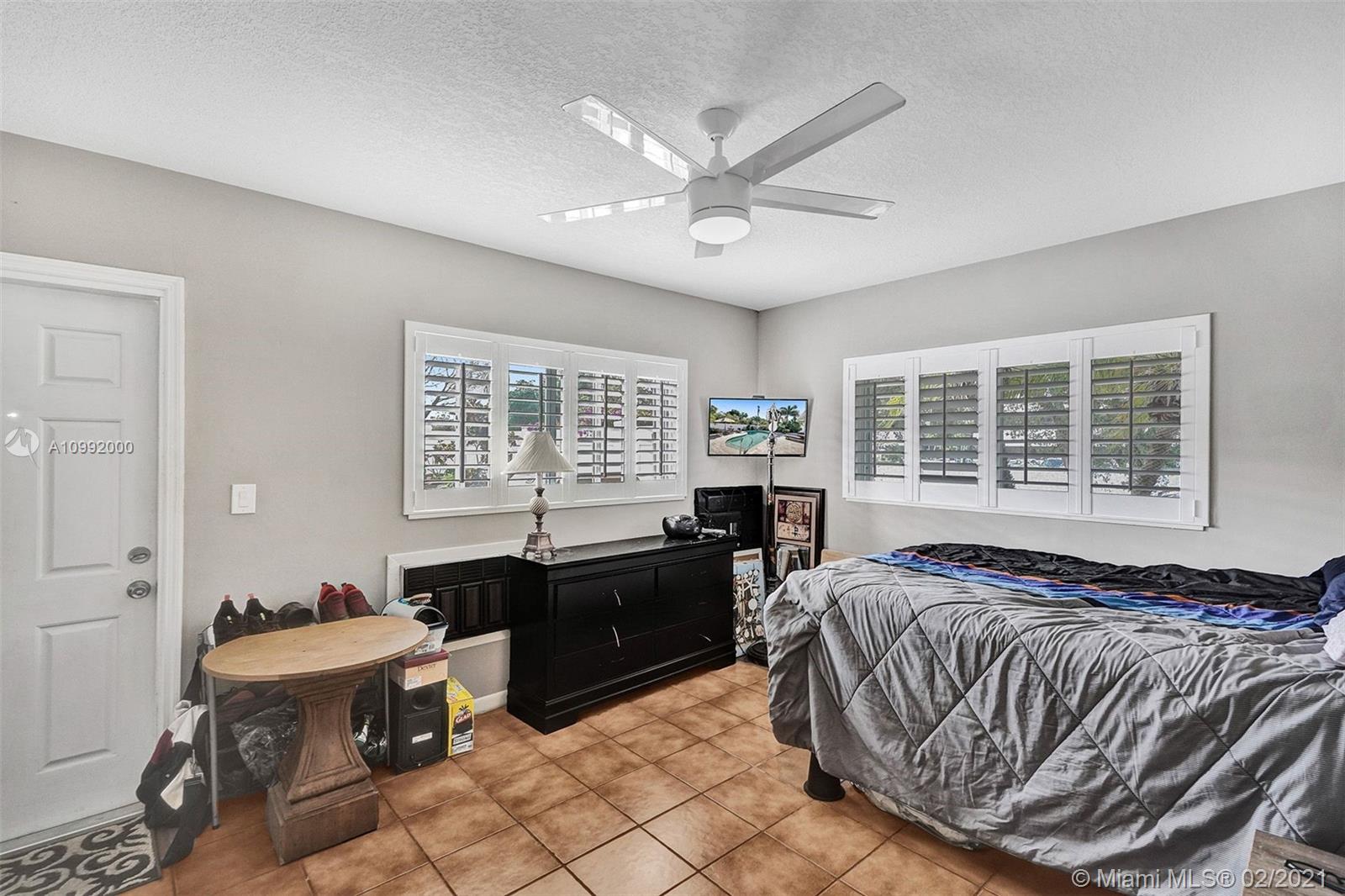 See details / 3275 sq. ft. $ 2021-02-01 0 Photo