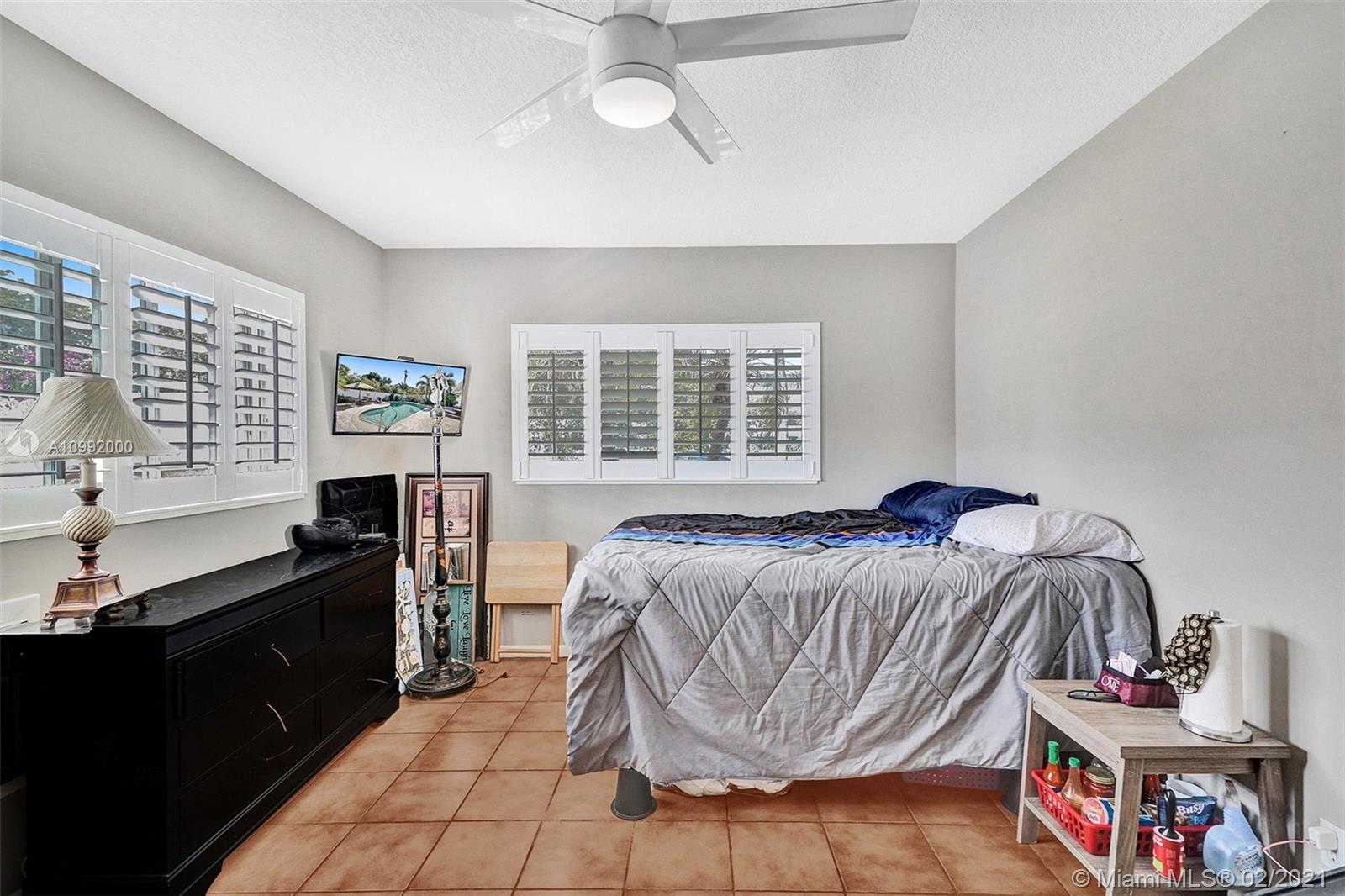 See details / 3275 sq. ft. $ 2021-02-01 0 Photo