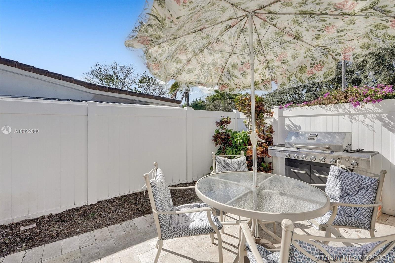 See details / 3275 sq. ft. $ 2021-02-01 0 Photo