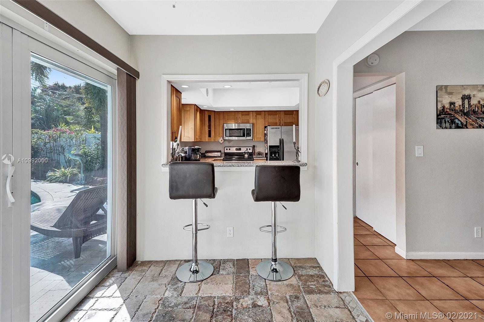 See details / 3275 sq. ft. $ 2021-02-01 0 Photo
