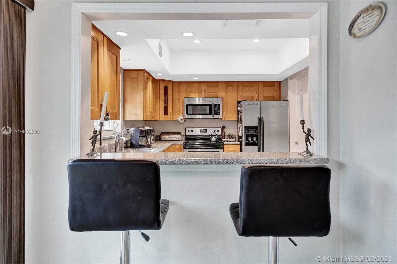 See details / 3275 sq. ft. $ 2021-02-01 0 Photo