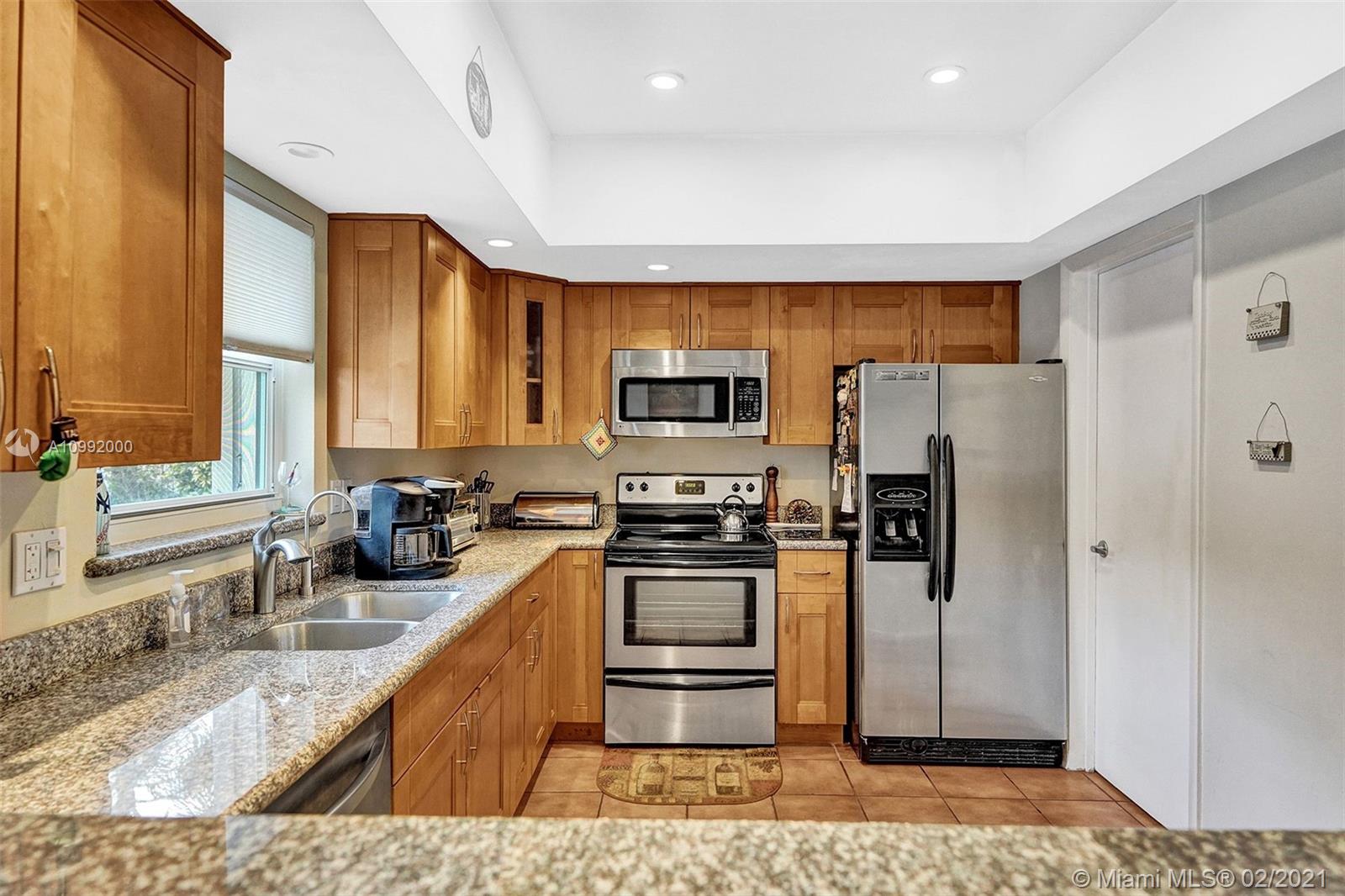 See details / 3275 sq. ft. $ 2021-02-01 0 Photo