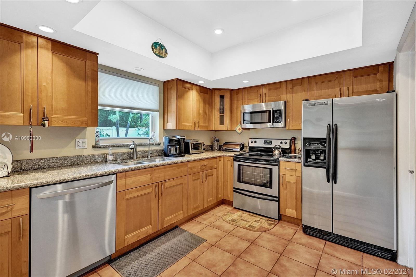 See details / 3275 sq. ft. $ 2021-02-01 0 Photo
