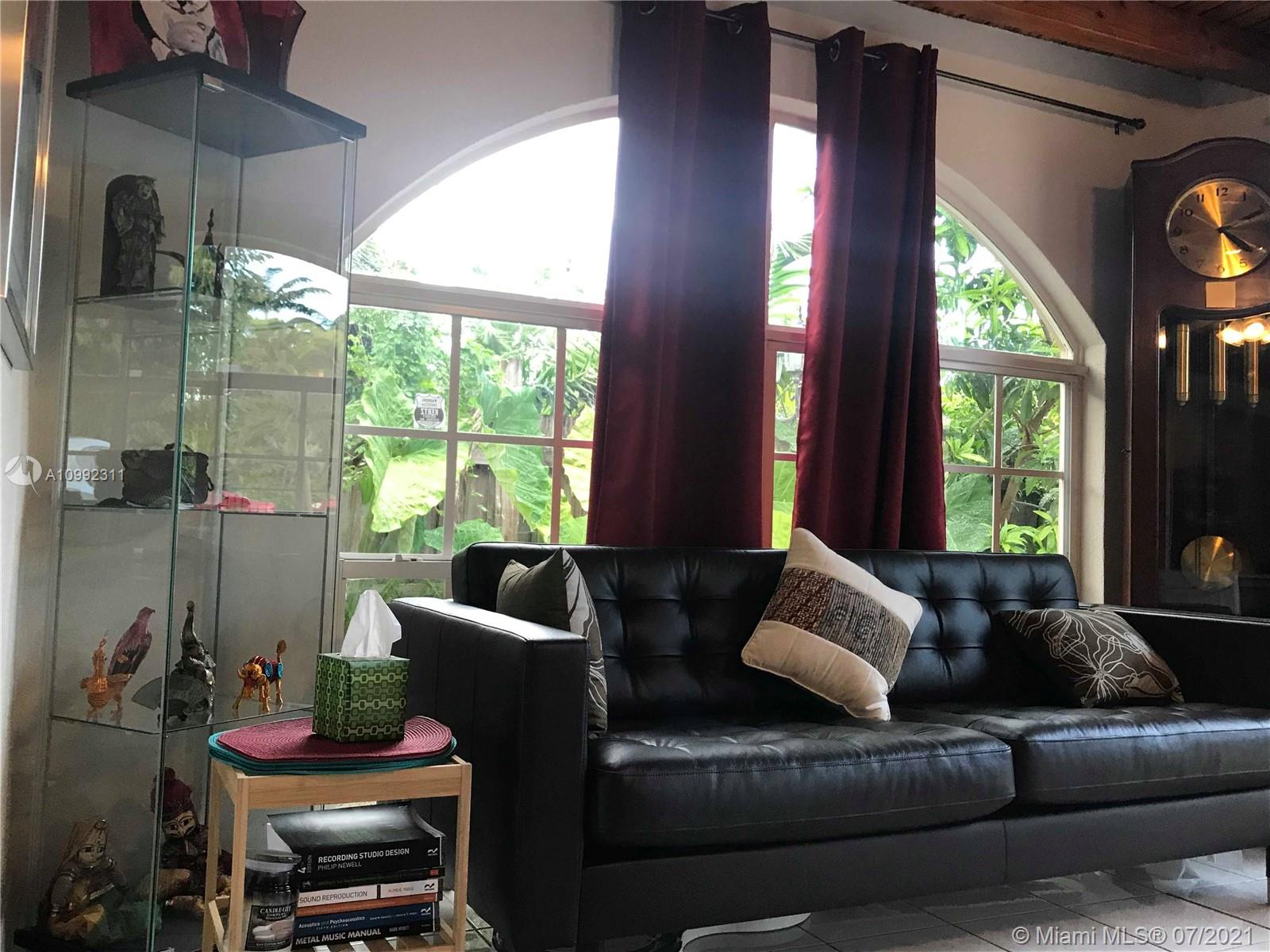 See details / 2458 sq. ft. $ 2021-02-01 0 Photo