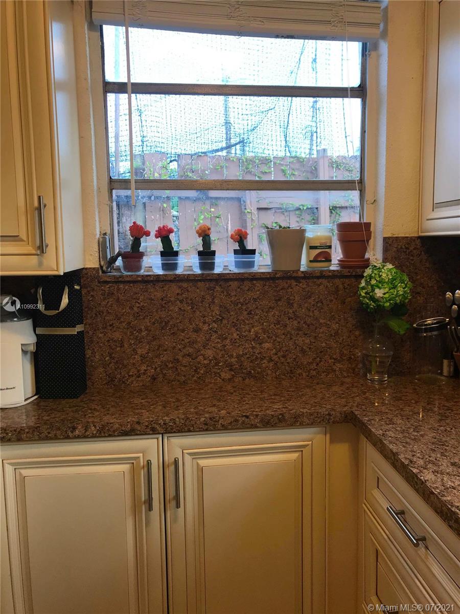 See details / 2458 sq. ft. $ 2021-02-01 0 Photo