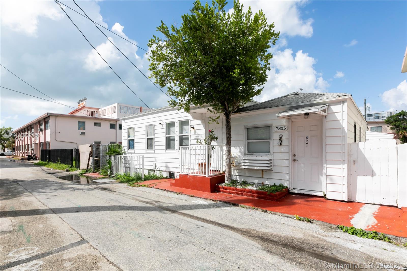 See details / 2010 sq. ft. $ 2021-02-01 0 Photo