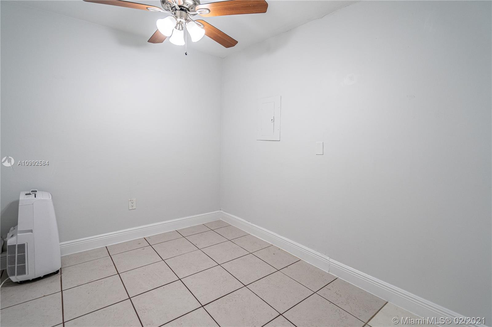 See details / sq. ft. $ 2021-02-01 0 Photo