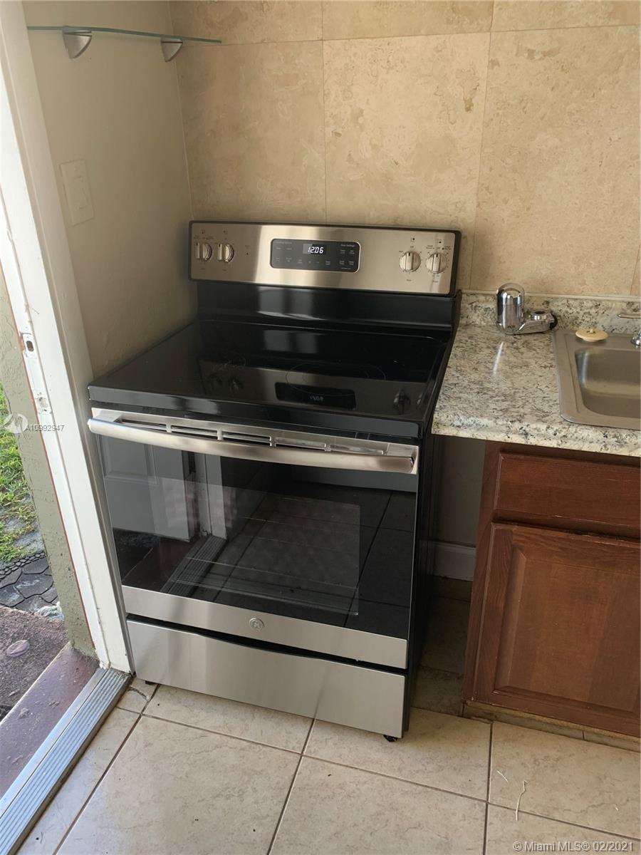 See details / 972 sq. ft. $ 2021-02-09 0 Photo