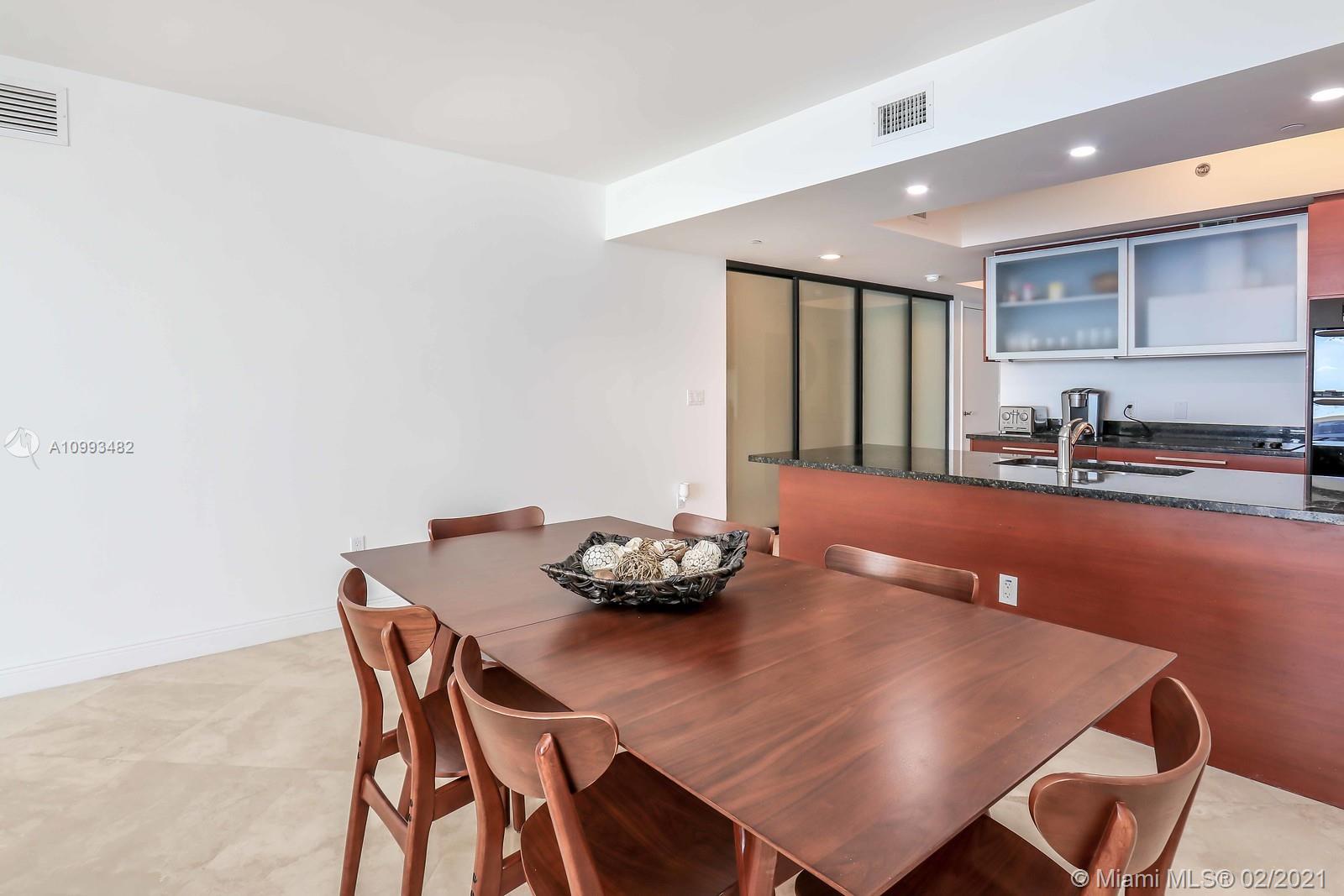 Ver detalles 3704 3 / 3 1675 sq. ft. $ 2021-02-10 0 foto