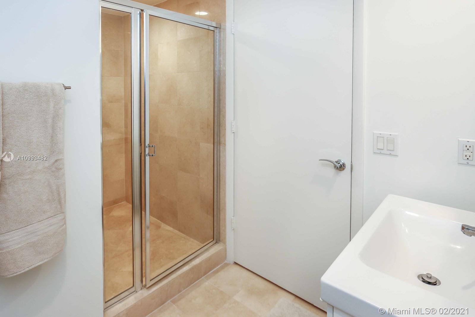 Ver detalles 3704 3 / 3 1675 sq. ft. $ 2021-02-10 0 foto