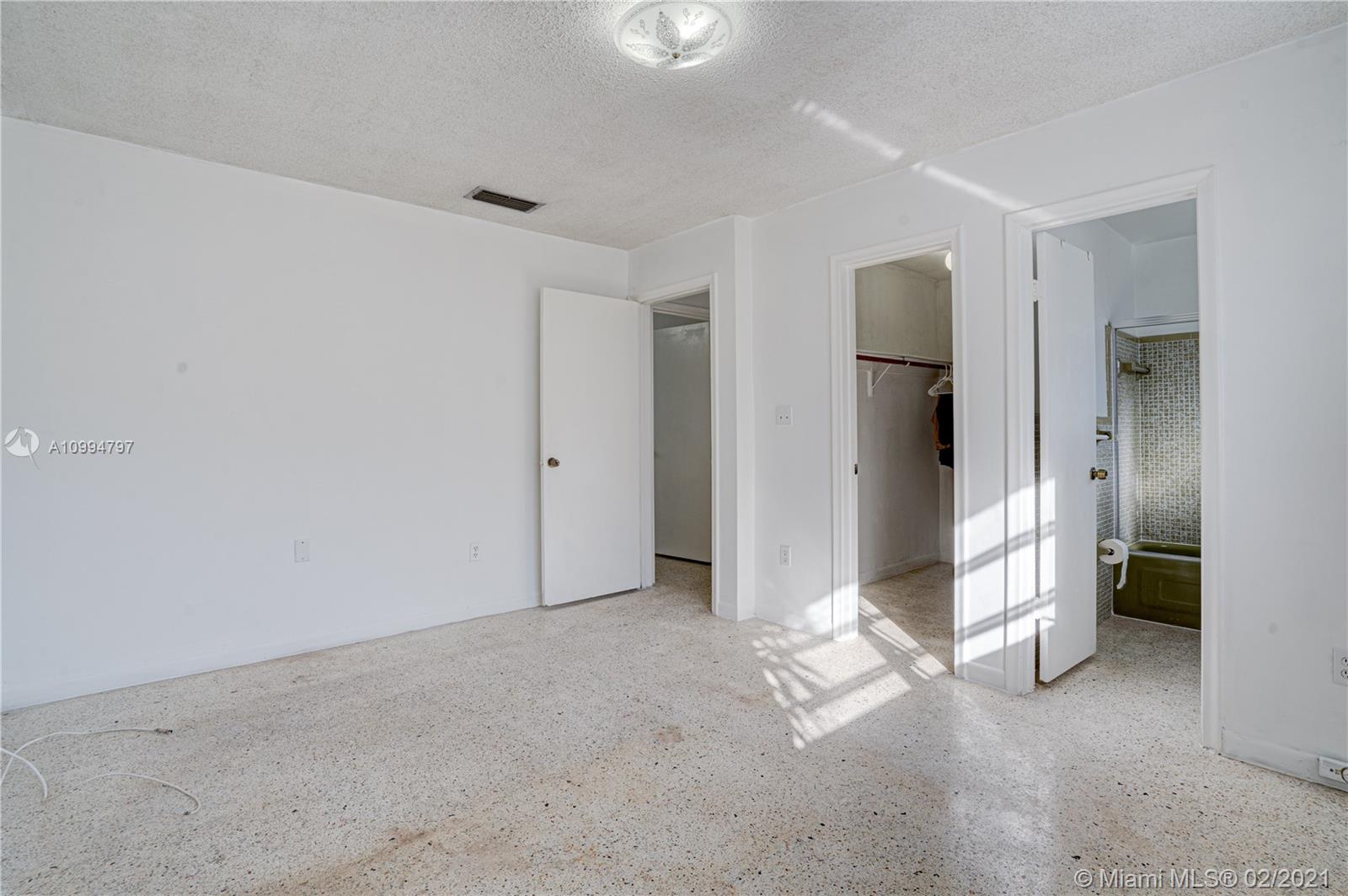 See details / 2375 sq. ft. $ 2021-02-05 0 Photo