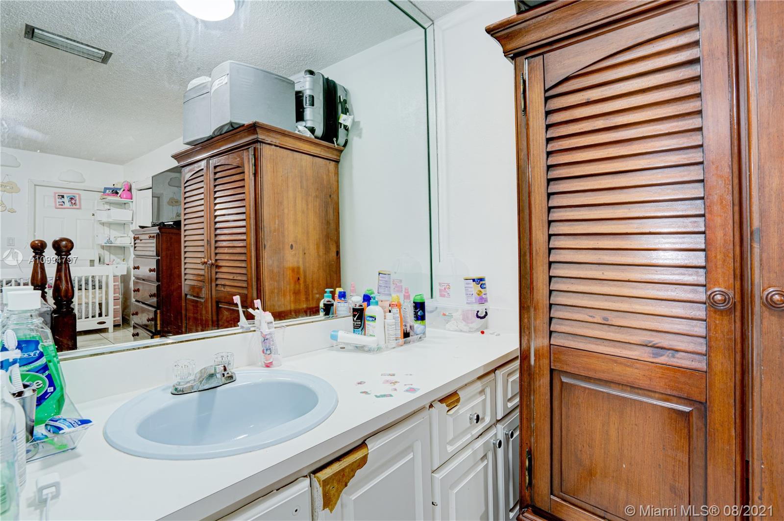See details / 2375 sq. ft. $ 2021-02-05 0 Photo