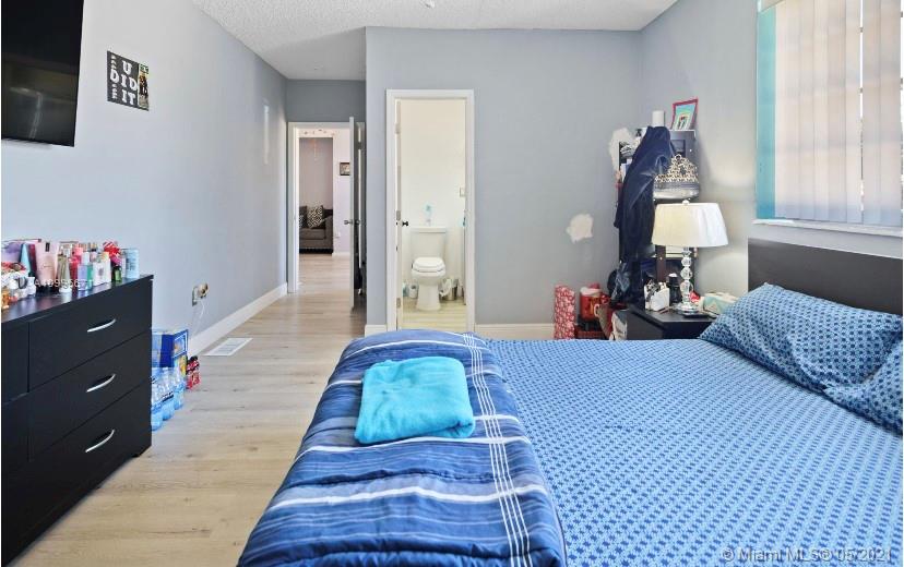 See details / 2563 sq. ft. $ 2021-02-07 0 Photo