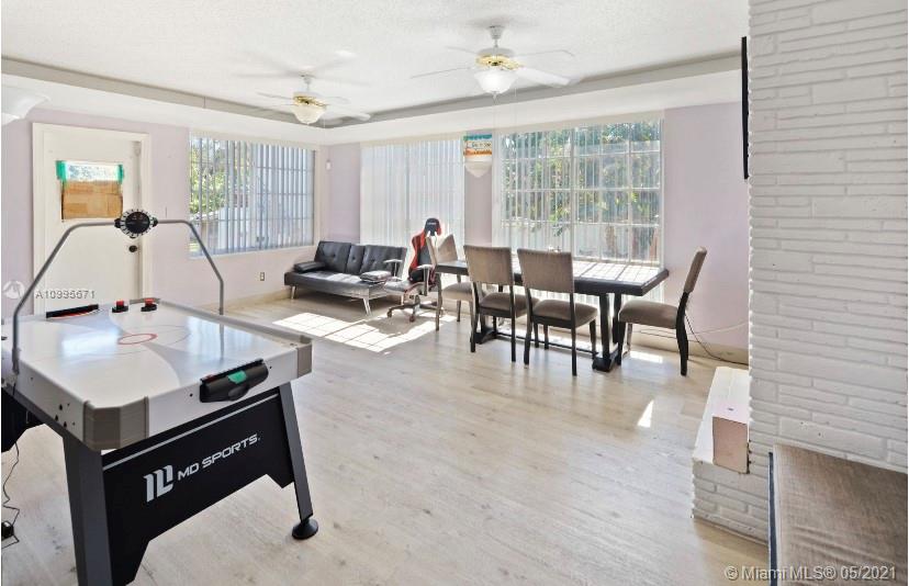 See details / 2563 sq. ft. $ 2021-02-07 0 Photo