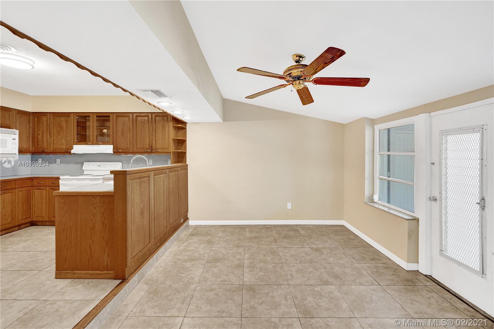 See details / 2832 sq. ft. $ 2021-02-08 0 Photo