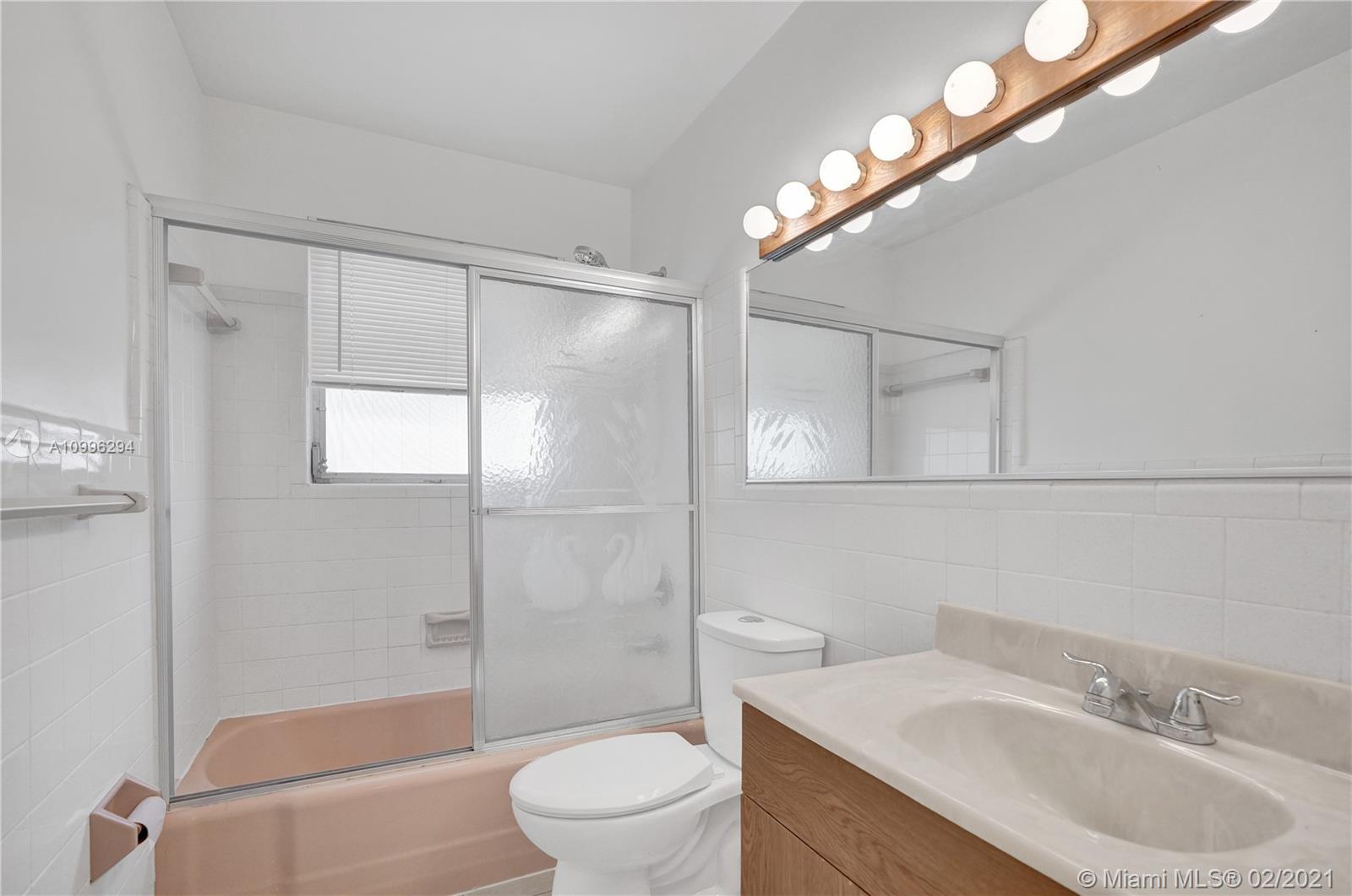 See details / 2832 sq. ft. $ 2021-02-08 0 Photo