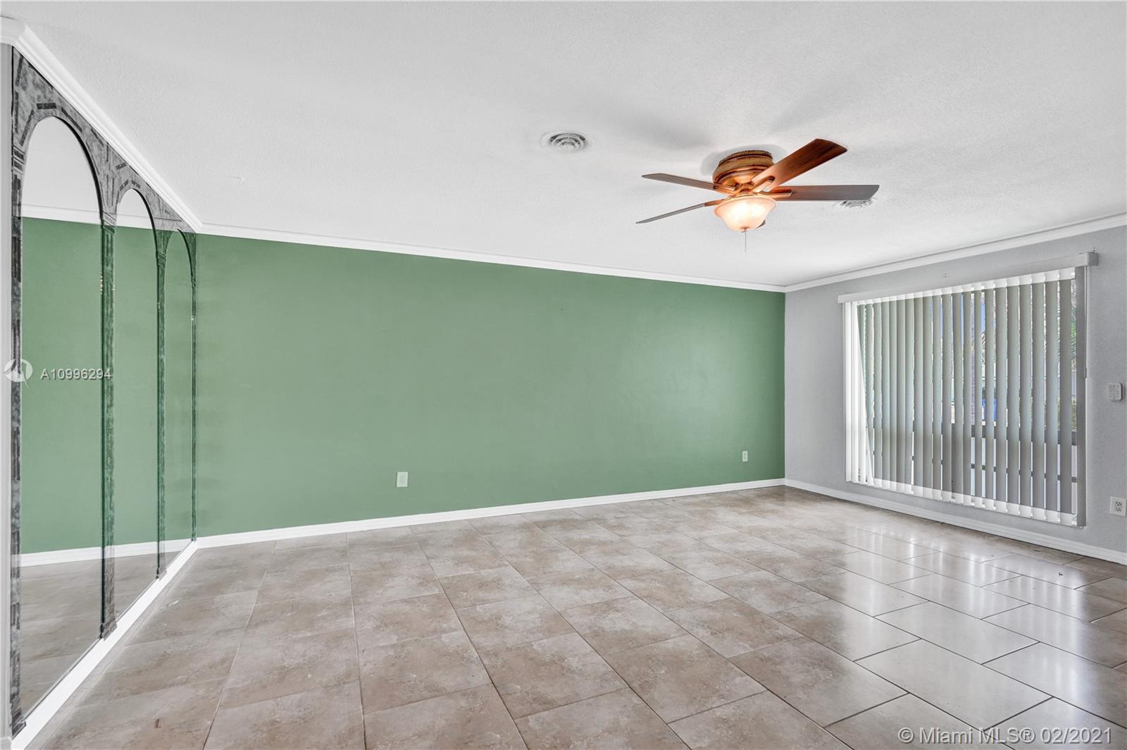 See details / 2832 sq. ft. $ 2021-02-08 0 Photo