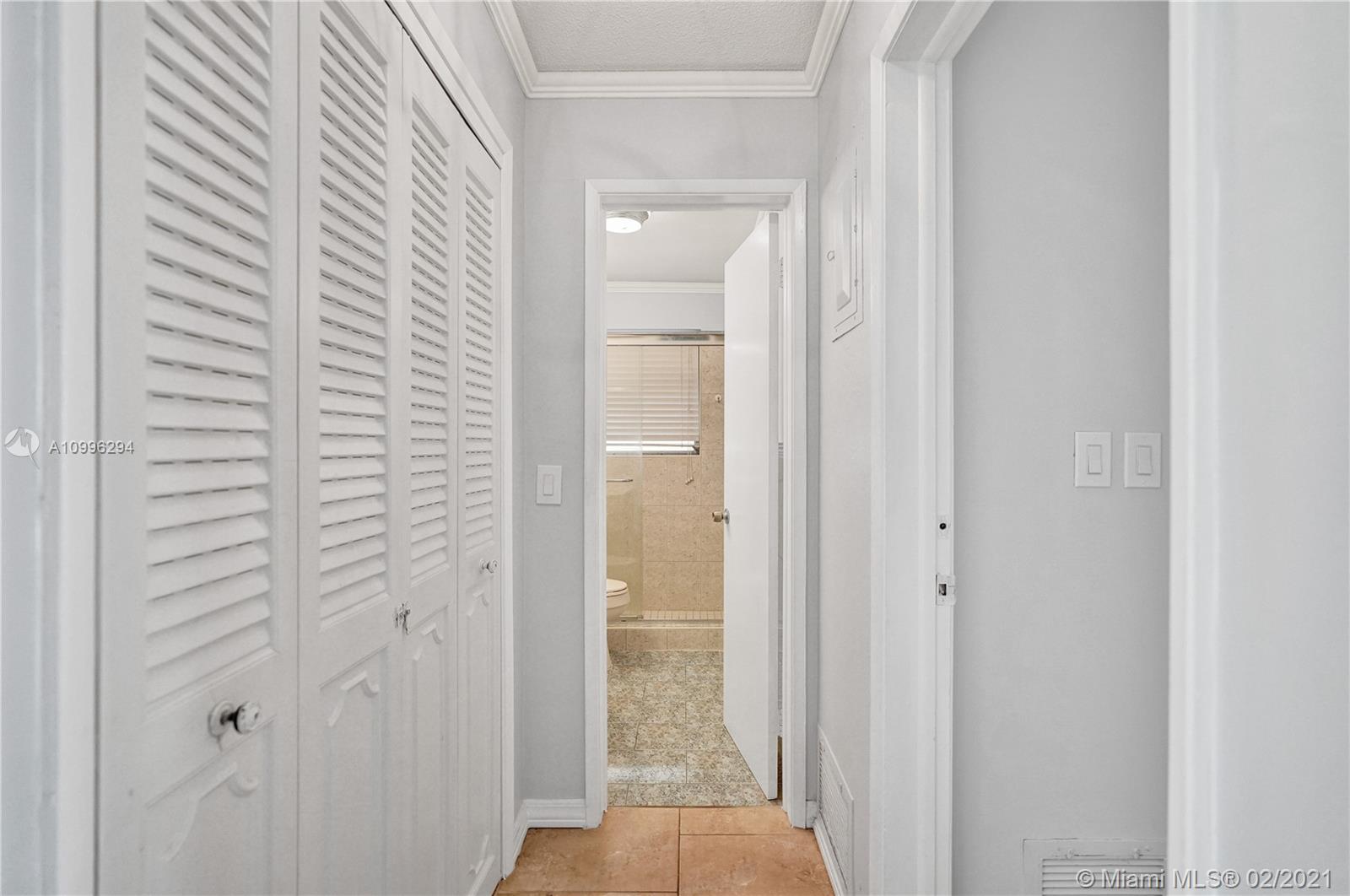 See details / 2832 sq. ft. $ 2021-02-08 0 Photo