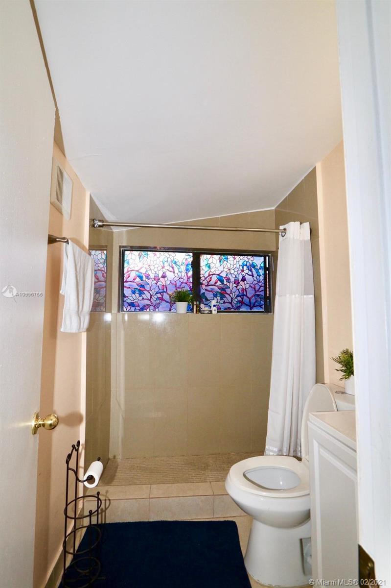 See details / 1370 sq. ft. $ 2021-02-09 0 Photo