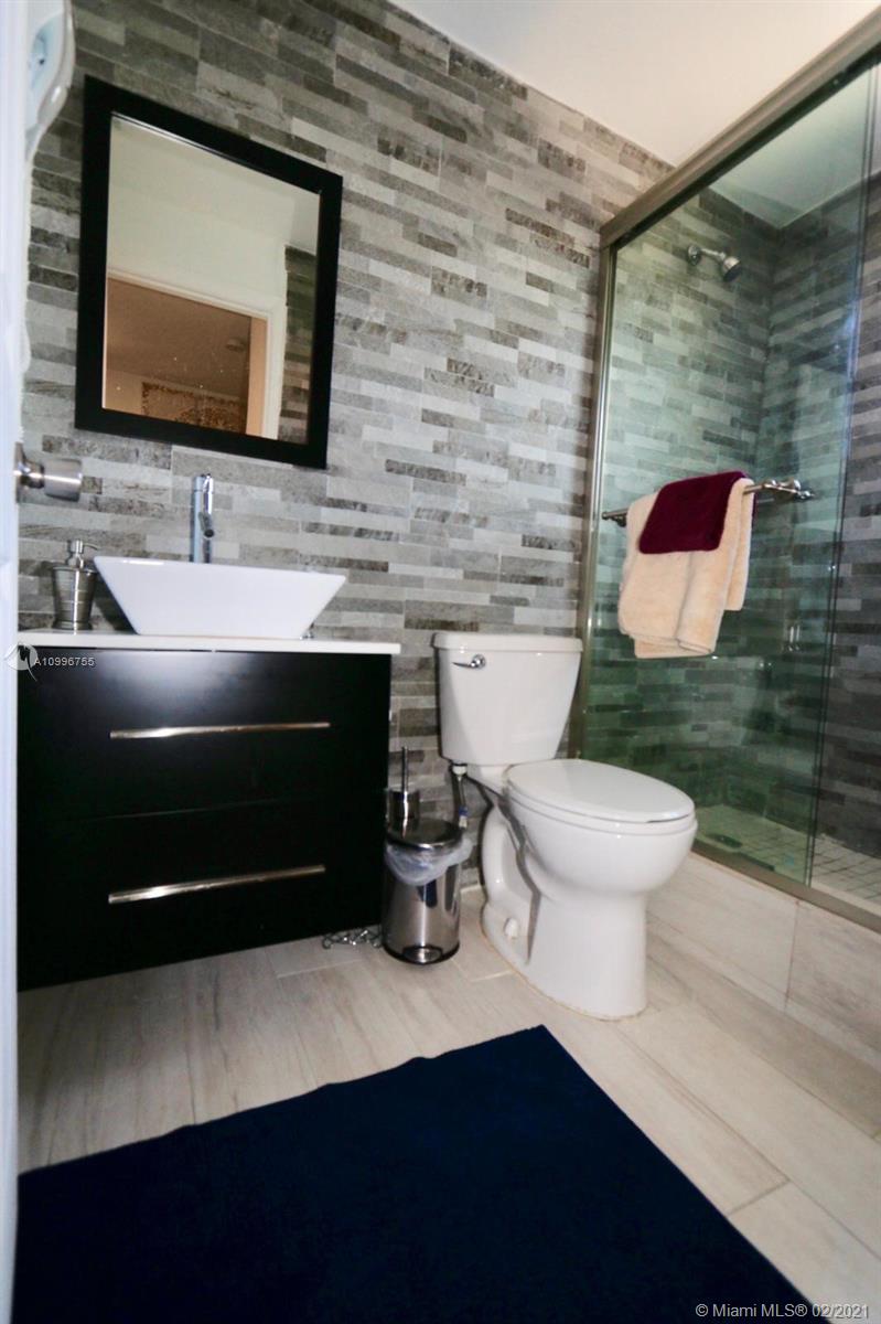 See details / 1370 sq. ft. $ 2021-02-09 0 Photo