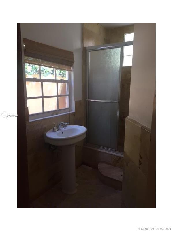 See details / 3575 sq. ft. $ 2021-02-10 0 Photo