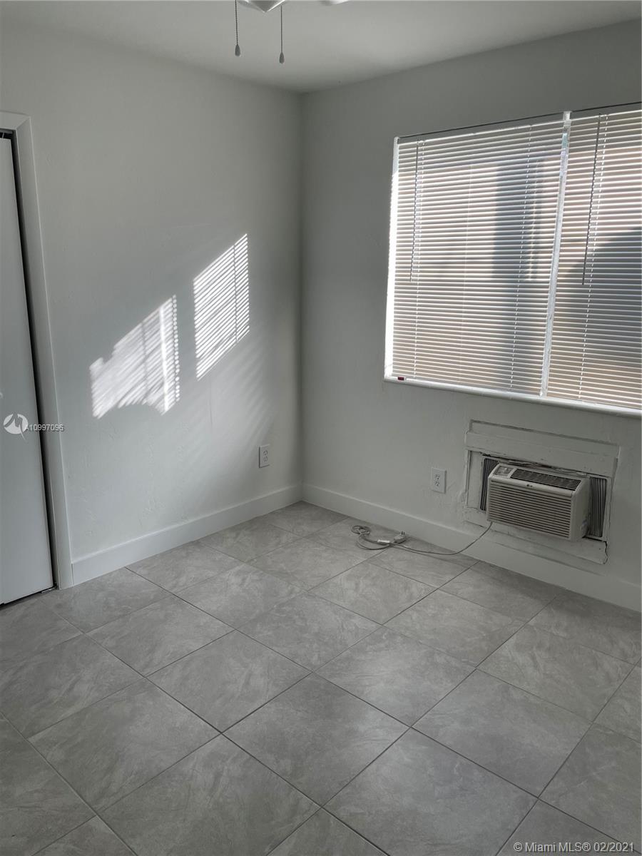 See details / 5676 sq. ft. $ 2021-03-01 0 Photo