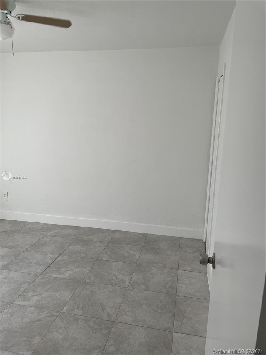 See details / 5676 sq. ft. $ 2021-03-01 0 Photo