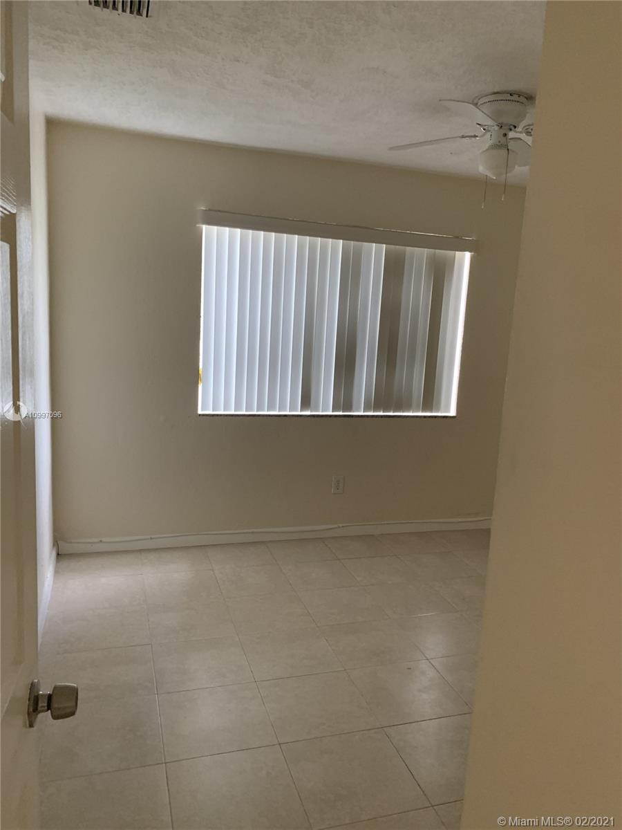 See details / 5676 sq. ft. $ 2021-03-01 0 Photo