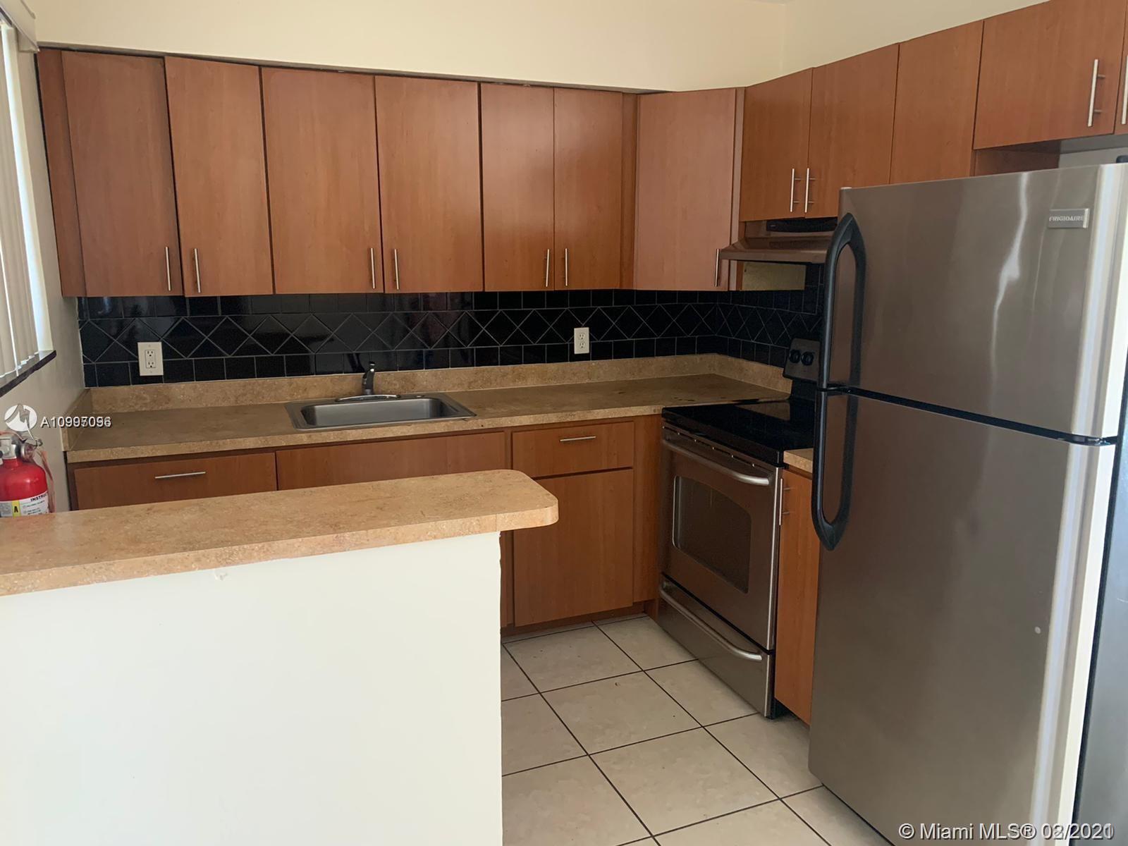 See details / 5676 sq. ft. $ 2021-03-01 0 Photo