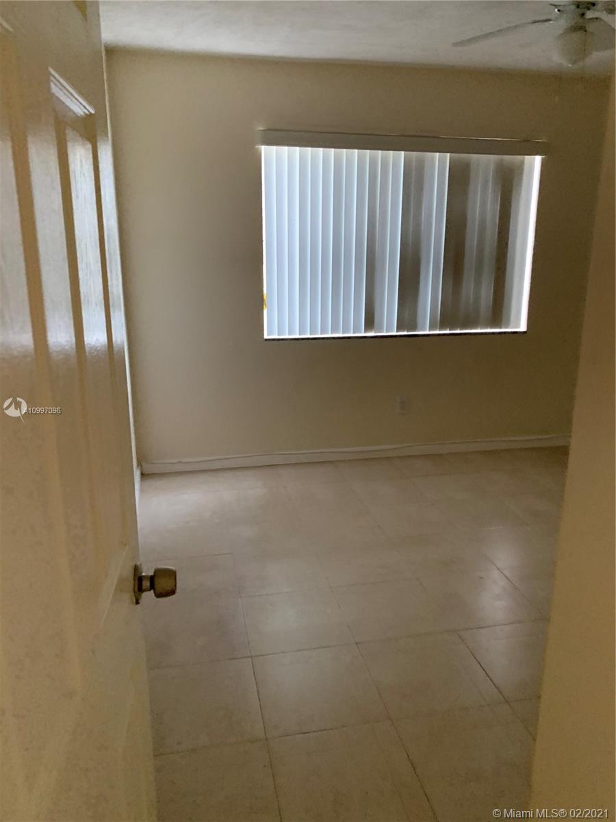 See details / 5676 sq. ft. $ 2021-03-01 0 Photo