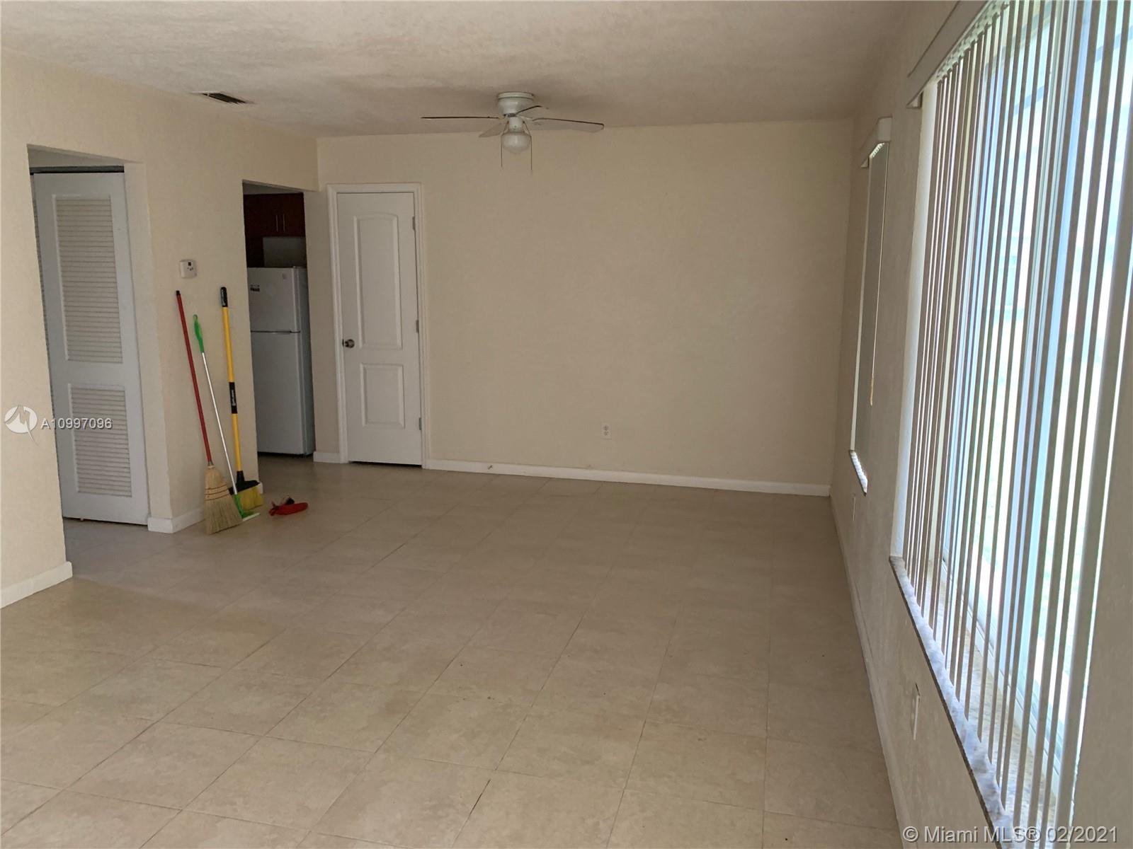 See details / 5676 sq. ft. $ 2021-03-01 0 Photo