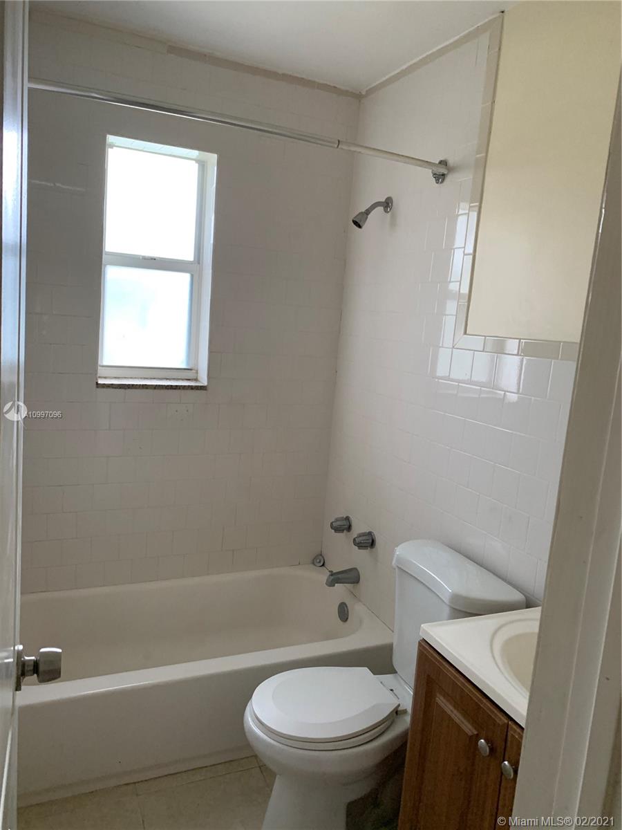 See details / 5676 sq. ft. $ 2021-03-01 0 Photo