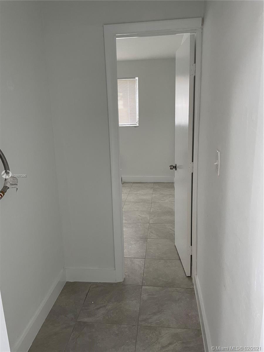 See details / 5676 sq. ft. $ 2021-03-01 0 Photo