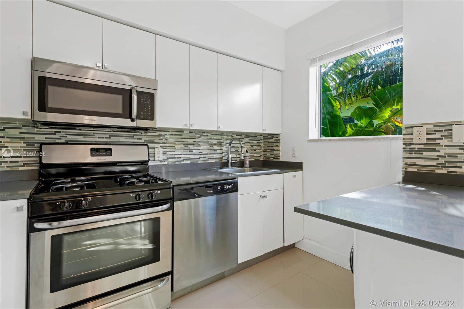 See details / 4092 sq. ft. $ 2021-04-23 0 Photo