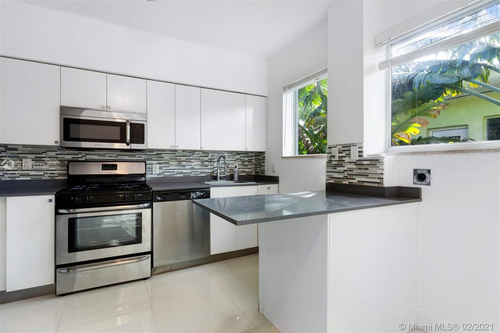See details / 4092 sq. ft. $ 2021-04-23 0 Photo