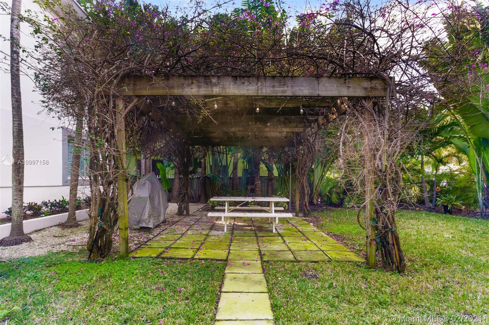 See details / 4092 sq. ft. $ 2021-04-23 0 Photo