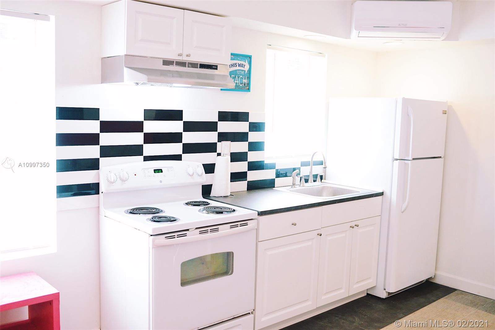 See details / 1368 sq. ft. $ 2021-02-10 0 Photo