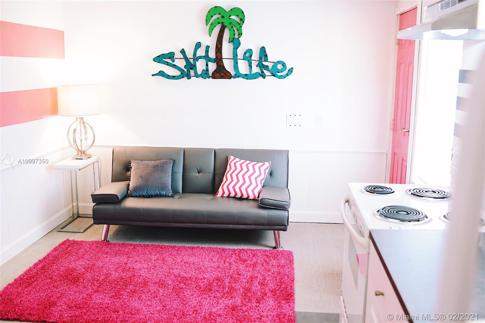 See details / 1368 sq. ft. $ 2021-02-10 0 Photo