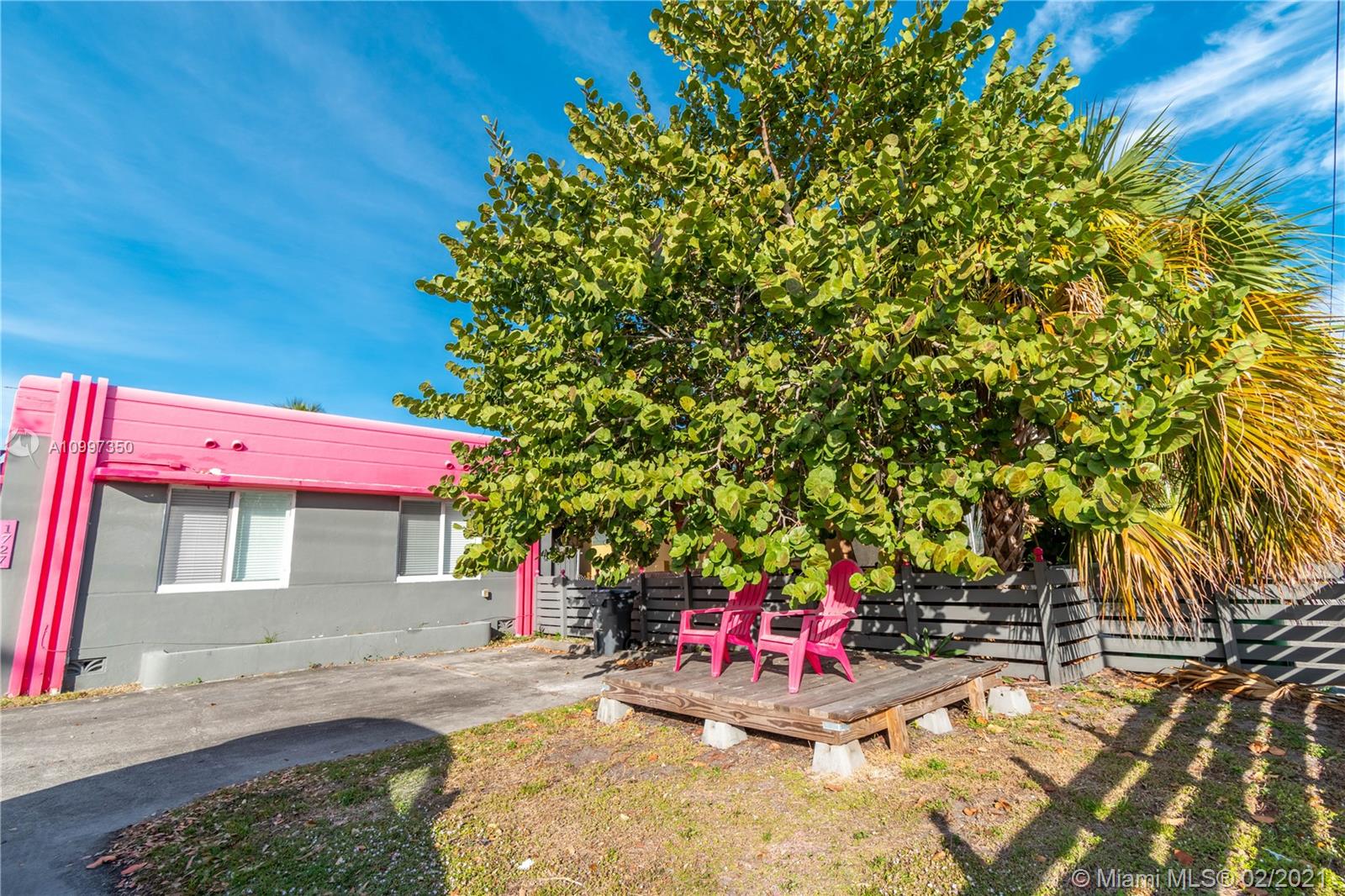 See details / 1368 sq. ft. $ 2021-02-10 0 Photo